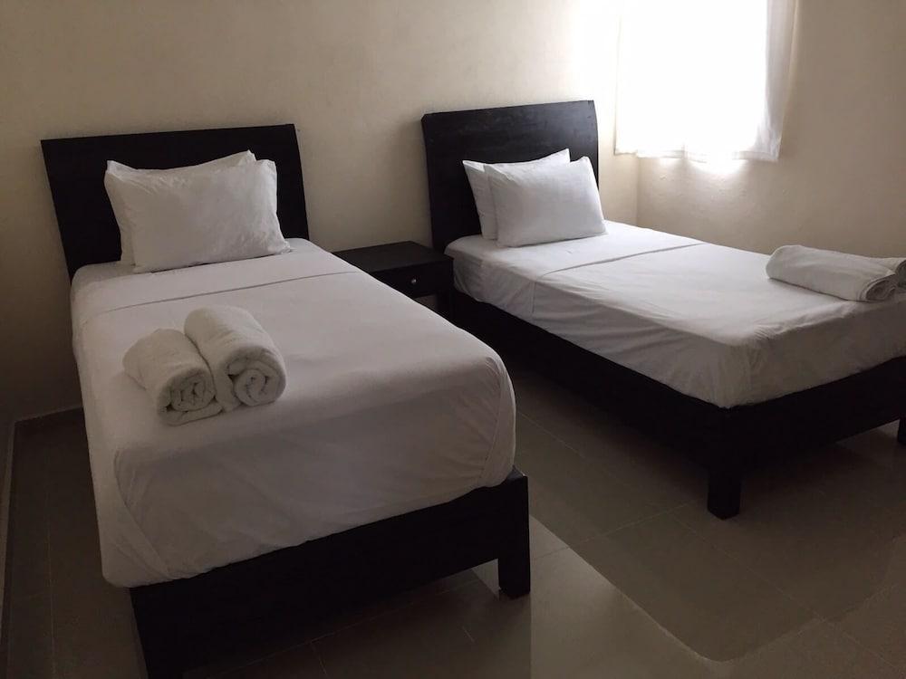 Whyz 4 You Private Rooms ปัวร์โตโมเรลอส ภายนอก รูปภาพ