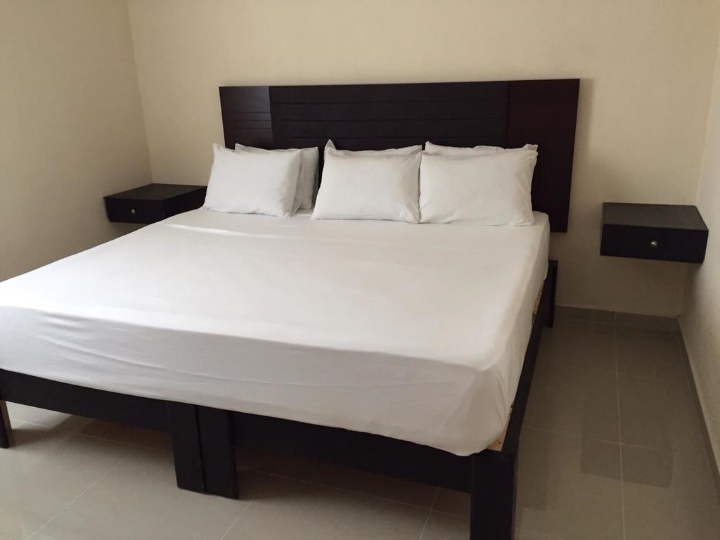 Whyz 4 You Private Rooms ปัวร์โตโมเรลอส ภายนอก รูปภาพ